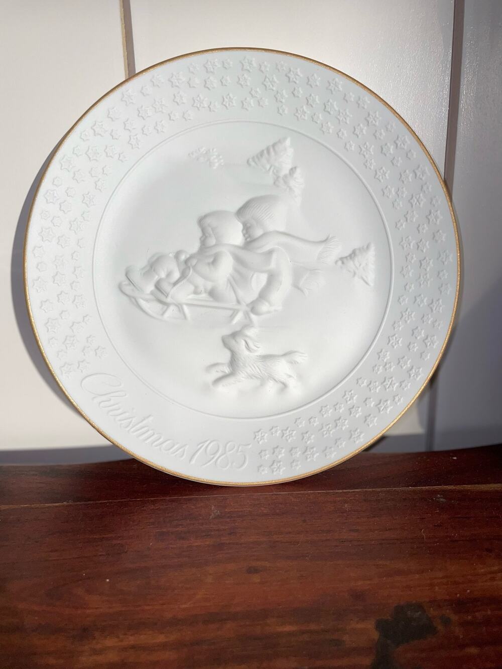 Vintage Avon Christmas plate 1985 white with gold trim